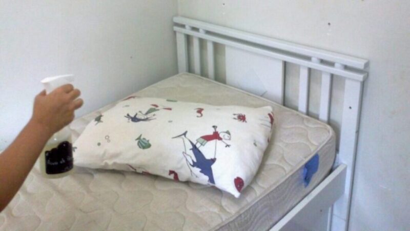 How to remove sweat from pillows without having to wash them