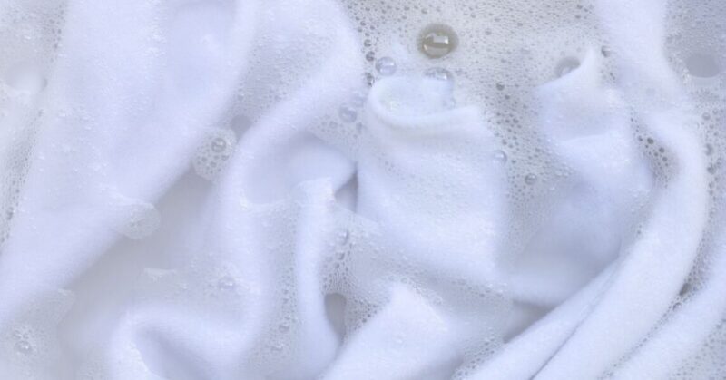Powerful homemade soap to wash your white clothes and leave them as new