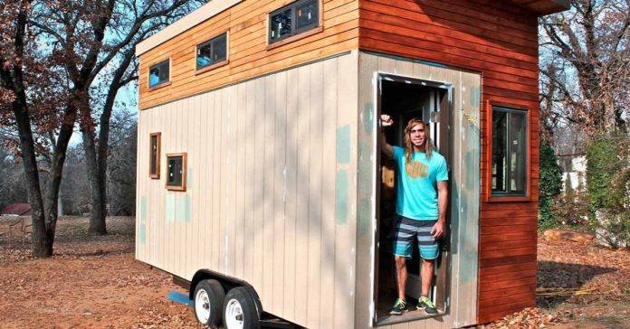 Student builds 14m² house to not pay rent, when you see the interior you will be amazed
