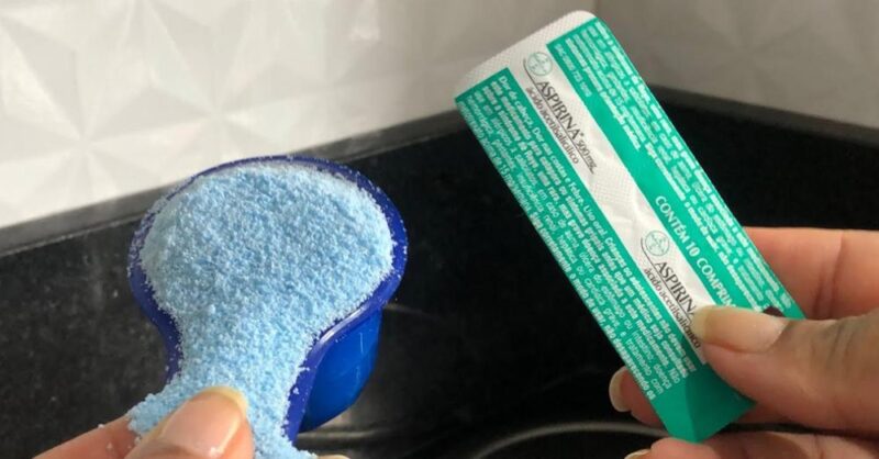 How to Use Aspirin to Remove Stains on Clothes