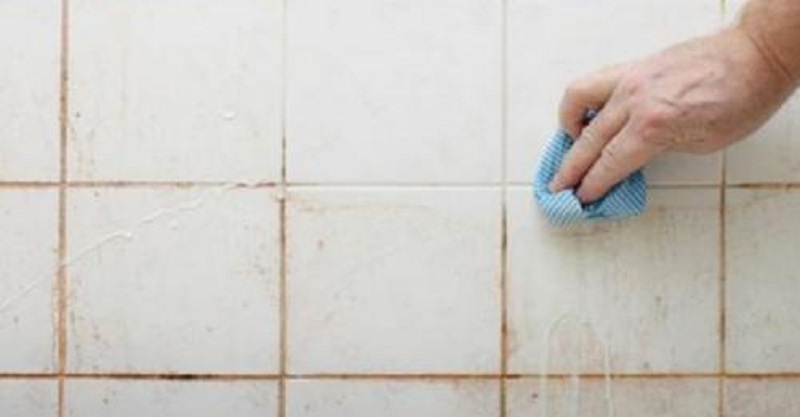 Trick to Clean the Soap and Tartar That Gets Stuck on Bathroom Tiles