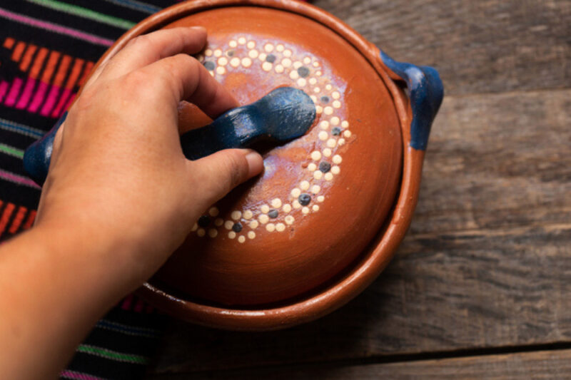 We tell you how to clean clay pots before using them