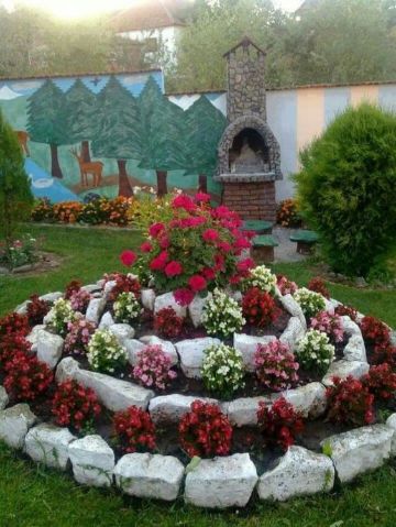 Ideas of how to decorate your garden with stones 🌻 🌼 Gardens