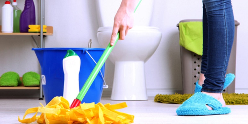 Keep the Bathroom Clean – Baking soda in the trash can + 8 more tips