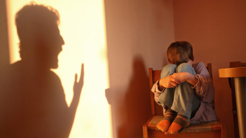Learn to see the signs that children send when they are mistreated