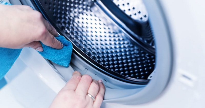 Fluff on your clean clothes? 3 awesome tricks to clean your washing machine