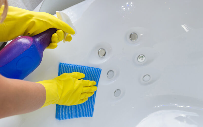 Homemade Trick to clean your Bathtub with Vinegar