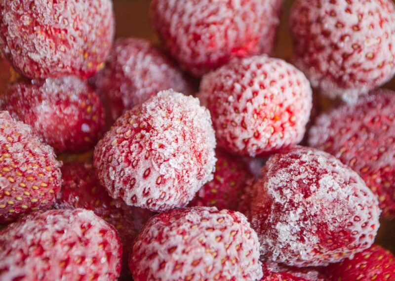 How to store strawberries in the freezer