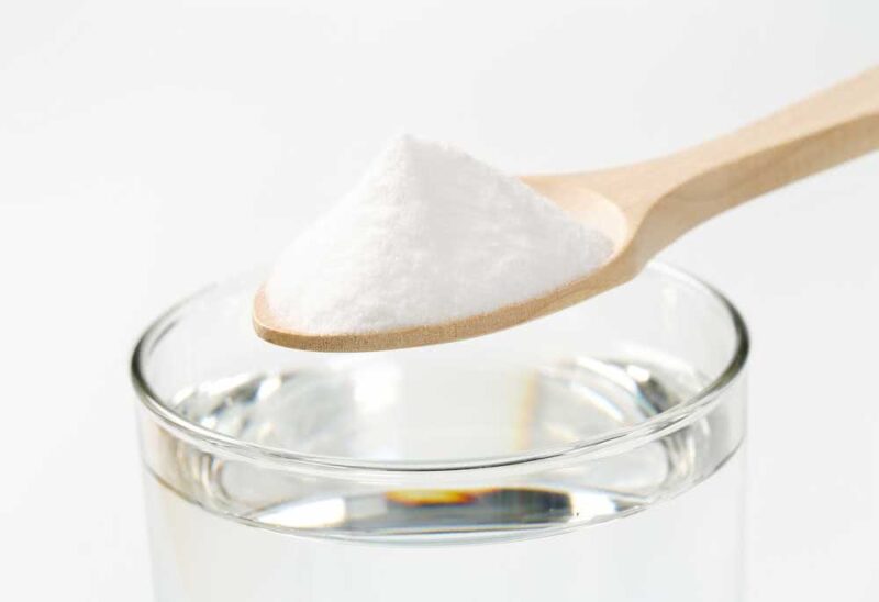 How to clean bathroom grout: using baking soda