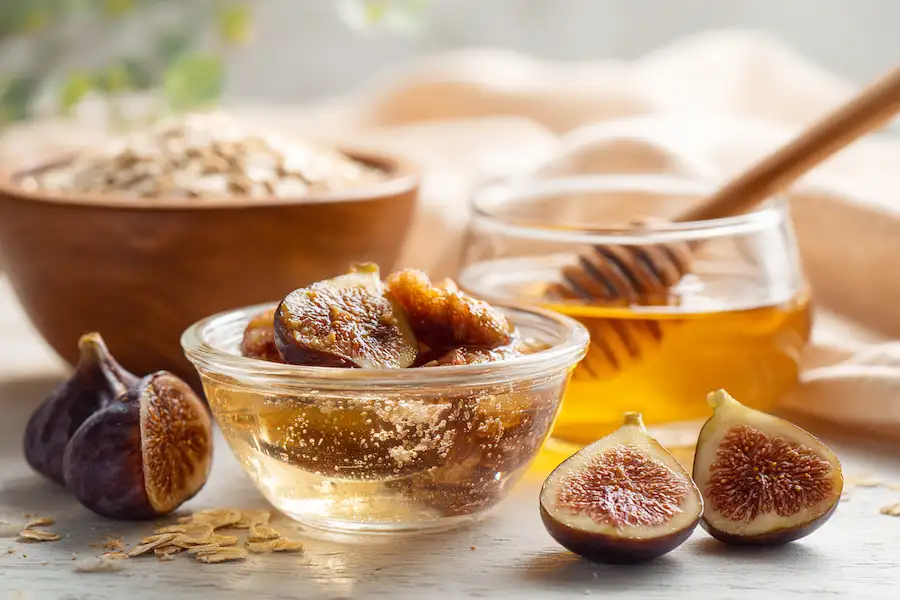 dried figs soaked water healthy breakfast natural energy
