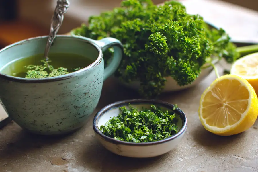parsley tea detox green juice fresh breath antioxidant benefits