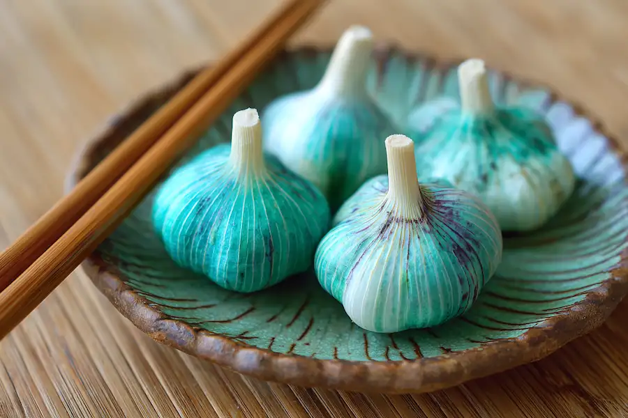 domowy czosnek laba gotowy do spożycia